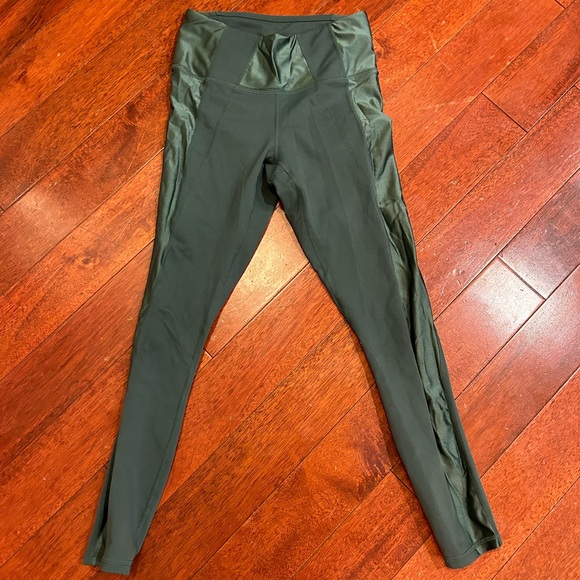 FABLETICS Define PowerHold® High-Waisted 7/8 Legging - Picture 2 of 9